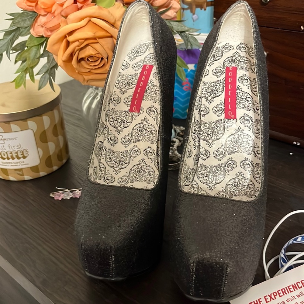 Sparkly Black High Heels, lightly scuffed, barely worn, clubbing shoes